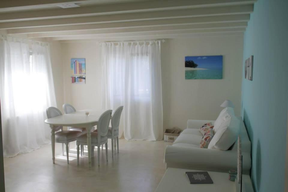 Chiqui Luxury Apartments Alónnisos エクステリア 写真